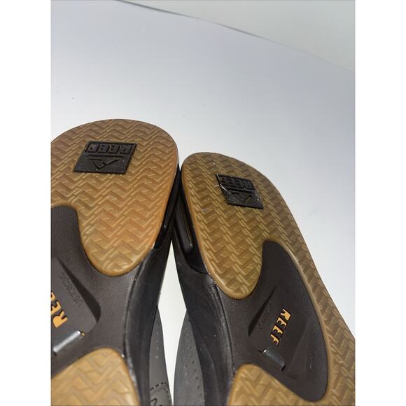 NEW! Reef Fanning Bottle Opener Flip Flops Brown Men\'s Size 8. 738034